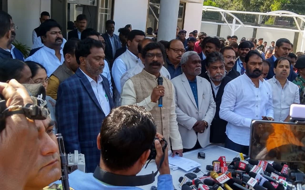 Hemant Soren ने ईडी को लिखी तीन पन्ने की चिट्ठी, प्रेस कॉन्फ्रेंस में राज्यपाल पर भी लगाये गंभीर आरोप