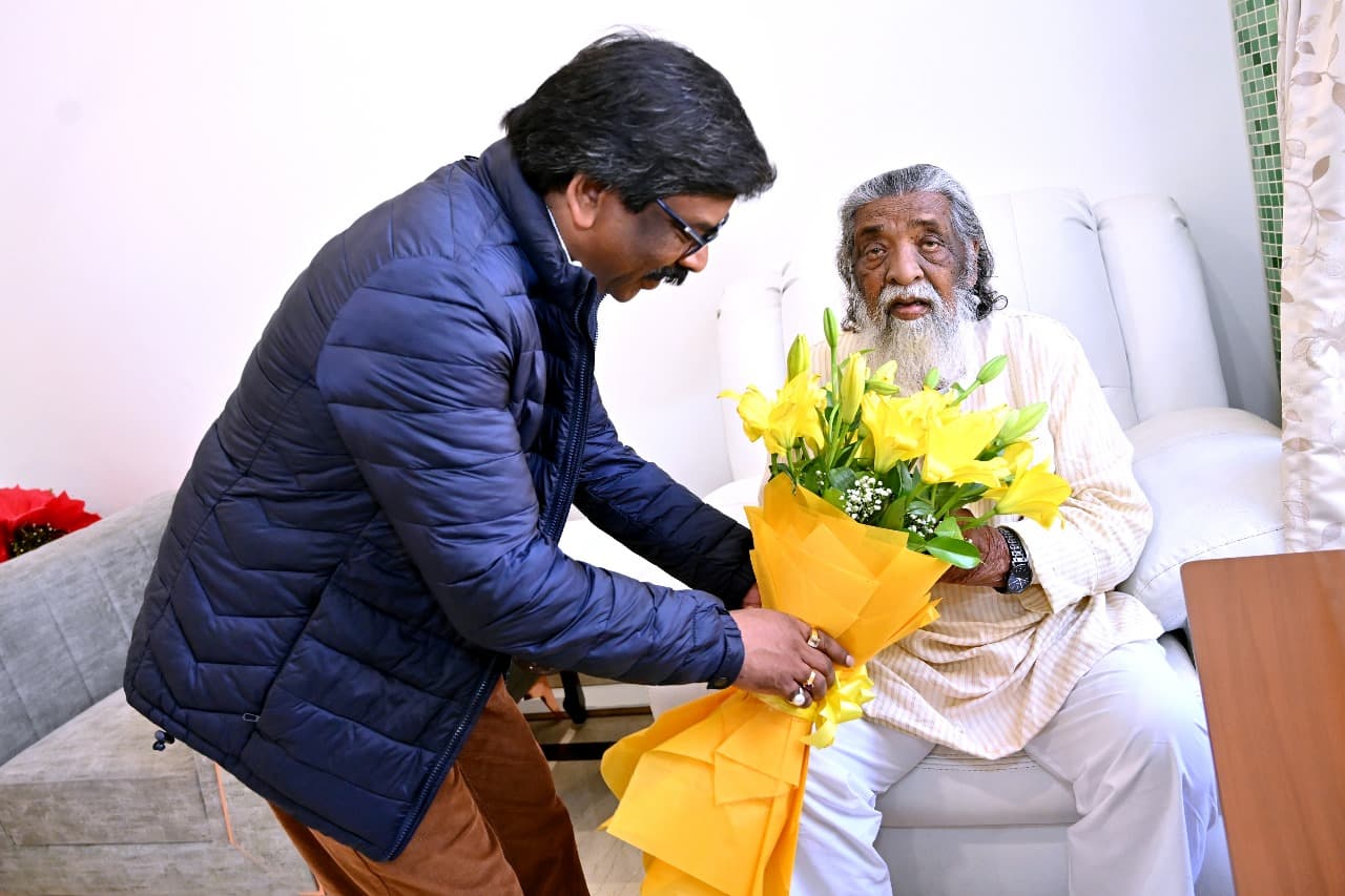 झारखंड में ईडी की रेड के बीच I.N.D.I.A. विधायकों की बैठक थोड़ी देर में, नये नेता के नाम पर लग सकती है मुहर