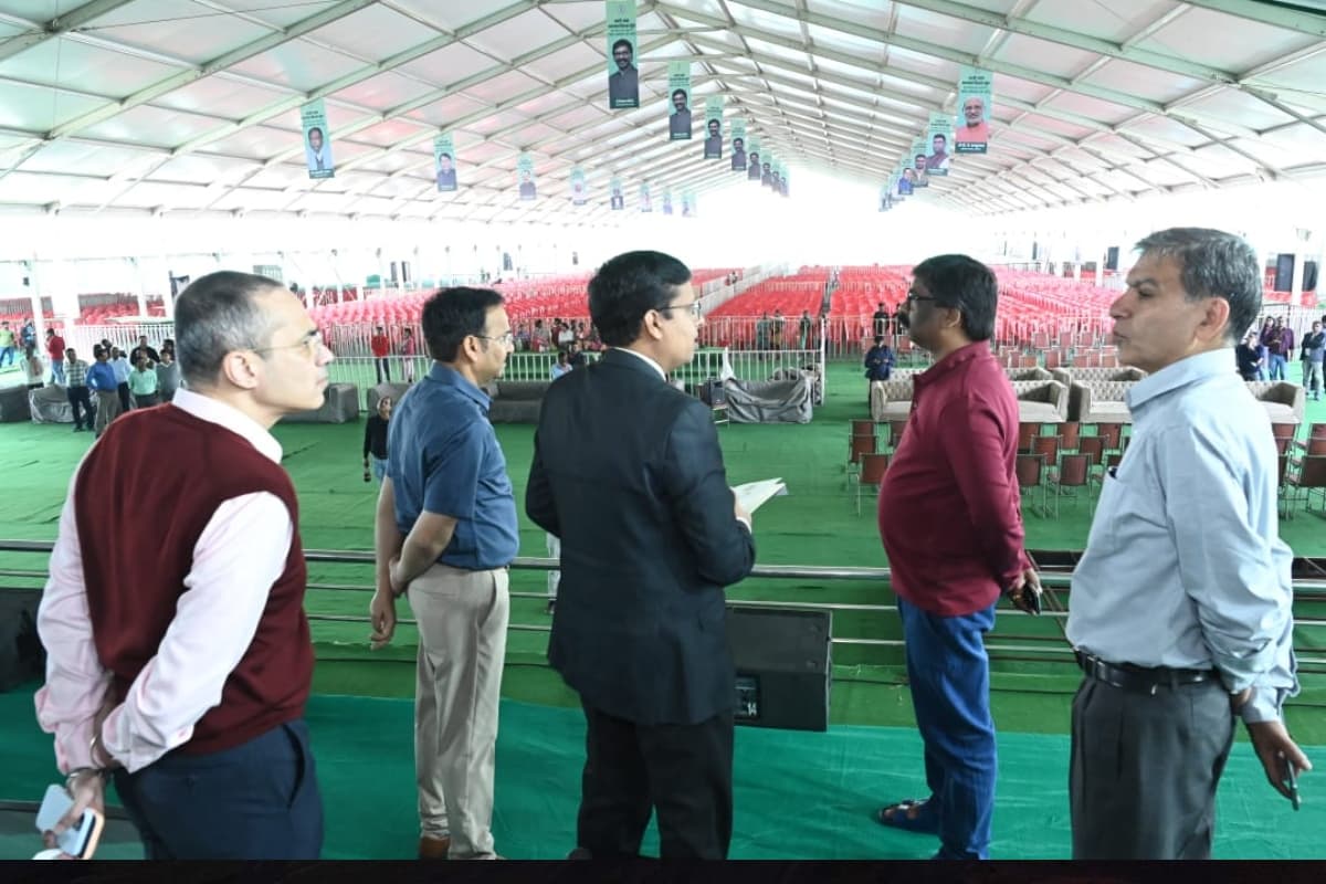 झारखंड स्थापना दिवस समारोह की तैयारियों का जायजा लेने मोरहाबादी पहुंचे सीएम हेमंत सोरेन, अफसरों को दिए निर्देश