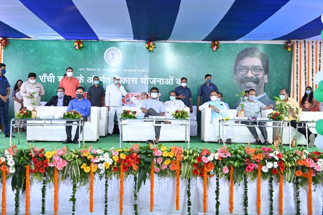 झारखंड के CM हेमंत सोरेन बोले, जयपाल सिंह मुंडा स्टेडियम व बड़ा तालाब का होगा कायाकल्प, बदलेगी रांची की तस्वीर झारखंड के CM हेमंत सोरेन बोले, जयपाल सिंह मुंडा स्टेडियम व बड़ा तालाब का होगा कायाकल्प, बदलेगी रांची की तस्वीर