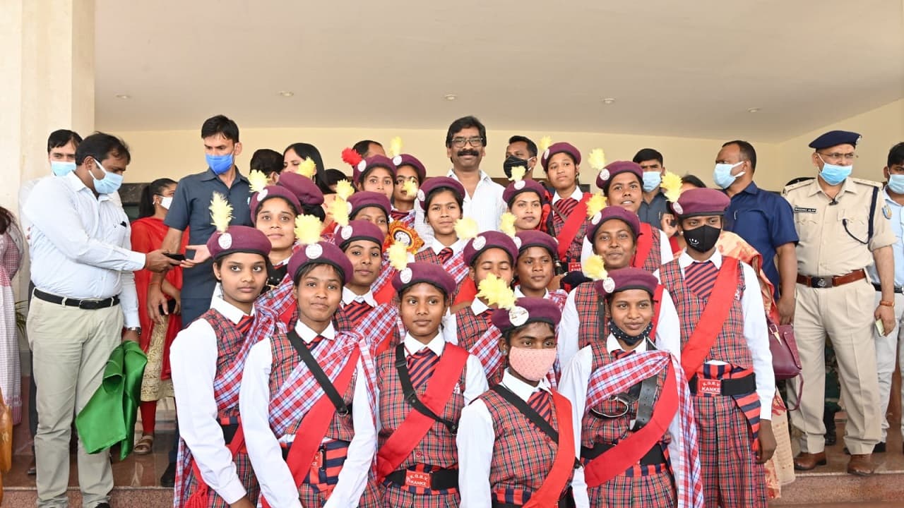 सीएम हेमंत सोरेन व शिक्षा मंत्री जगरनाथ महतो ने स्वच्छ विद्यालय, स्वस्थ बच्चे अभियान का किया शुभारंभ