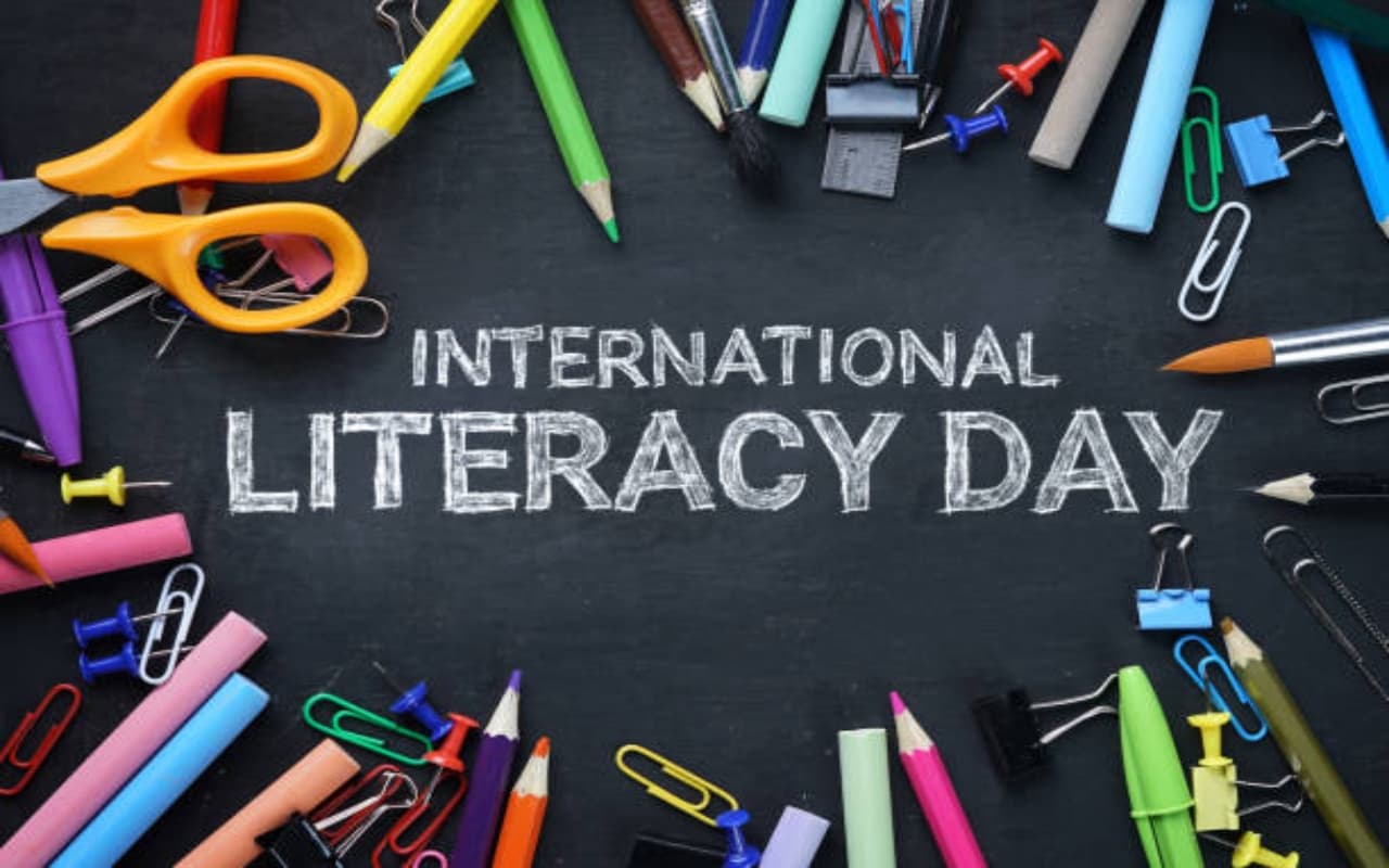 Literacy Day: बिहार के इस जिले में पढ़ना-लिखना अभियान से महिलाएं हो रही साक्षर, लेकिन साक्षरता दर अब भी कम