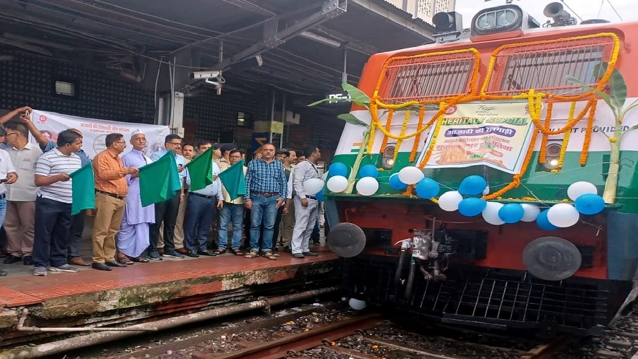 आजादी के नायकों का संदेश लेकर मुजफ्फरपुर से खुलकर बेतिया पहुंची हेरिटेज स्पेशल ट्रेन