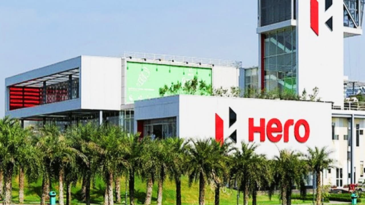 Hero Motocorp पर इनकम टैक्स की रेड, 1,000 करोड़ रुपये का घोटाला सामने आने के बाद इतना गिर गया शेयर