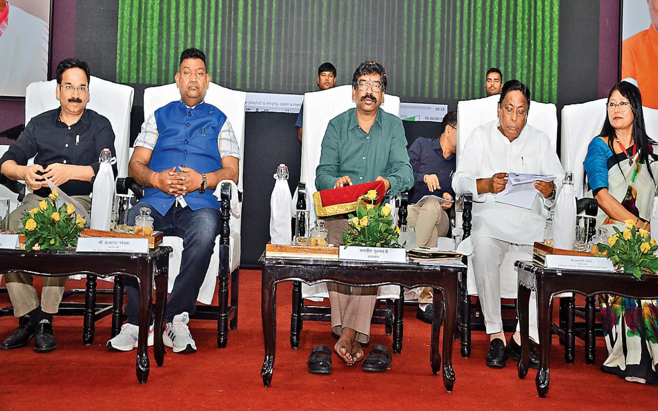 Get Rid of Split Ends: दोमुंहे बाल होने के क्या है कारण, कैसे पाएं छुटकारा, ये है आसान Tips