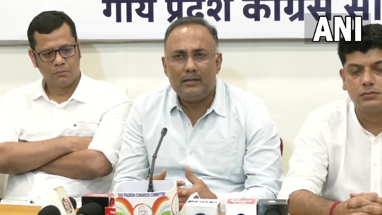 Goa Congress : गोवा कांग्रेस में बगावत, पार्टी ने माइकल लोबो को नेता प्रतिपक्ष के पद से हटाया