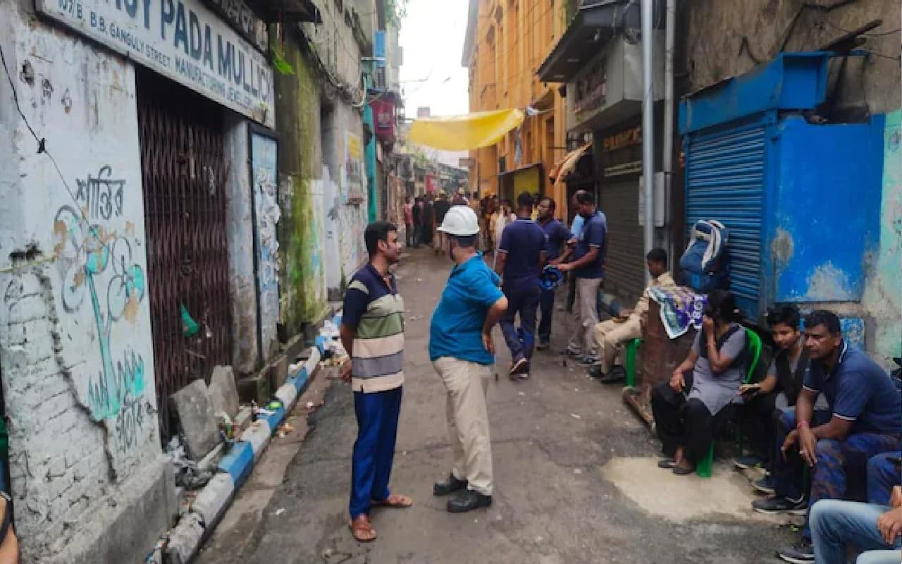 मेट्रो रेल की वजह से कोलकाता की इमारतों में दरार, कई लोग हुए बेघर, आंखों में आंसू, अब नये आशियाने की तलाश