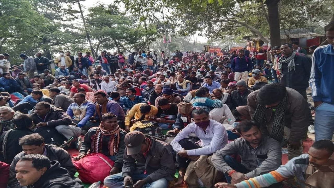 Bihar: बकाये मानदेय की मांग लेकर पटना में जमे पंचायत वार्ड सचिवों के पास पहुंचे तेजस्वी, चिराग और पप्पू यादव