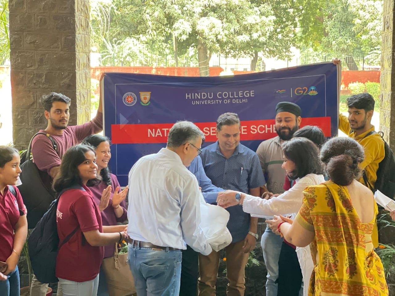 Delhi : हिंदू कॉलेज में अमृत कलश यात्रा का आयोजन, ‘मेरा देश मेरी माटी ’ के नारे लगे