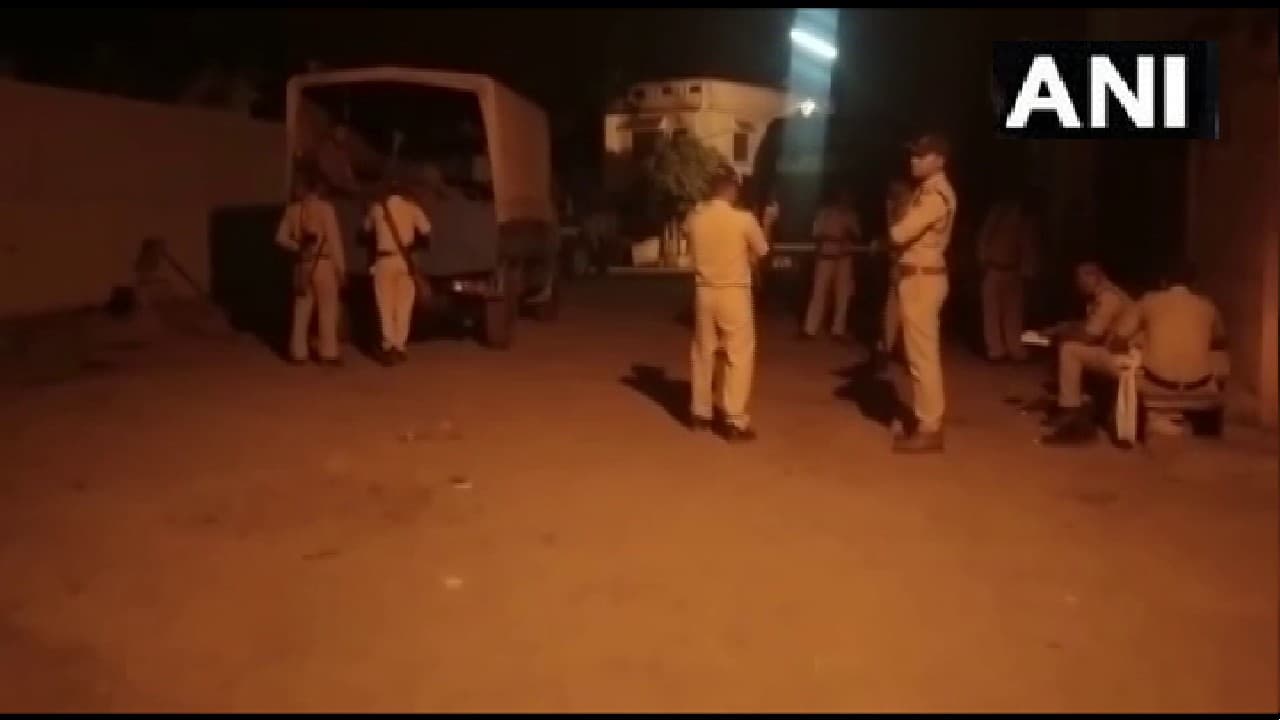 मध्य प्रदेश के नीमच में भिड़े दो समुदाय, जमकर हुई पत्थरबाजी, प्रशासन ने लगाया धारा 144