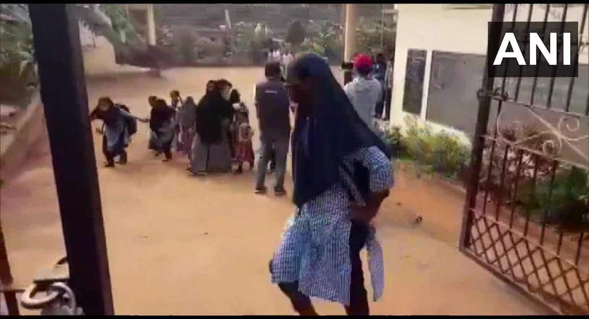 कर्नाटक के बाद मध्यप्रदेश के कॉलेज में हिजाब बैन, दुर्गा वाहिनी ने किया था विरोध प्रदर्शन