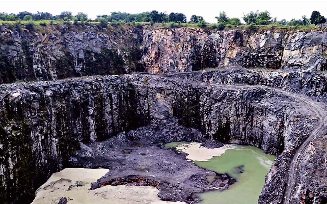 'पहाड़' पर आफत : झारखंड के इस जिले में 2 दर्जन से अधिक पहाड़ियां हुईं गायब, जानिए क्या है मामला