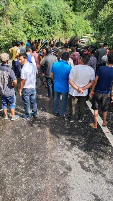 Road Accident: हिमाचल के कुल्लू हादसे का वीडियो आया सामने, पीएम मोदी ने किया मुआवजे का एलान