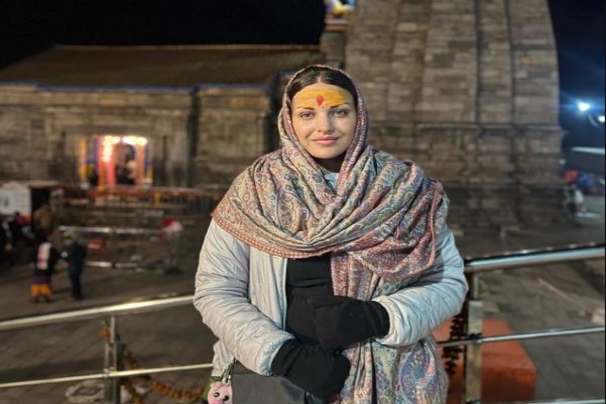 आसिम रियाज संग ब्रेकअप के बाद केदारनाथ पहुंची हिमांशी खुराना, फैंस बोले- मुस्कुराहट के पीछे की उदासी...