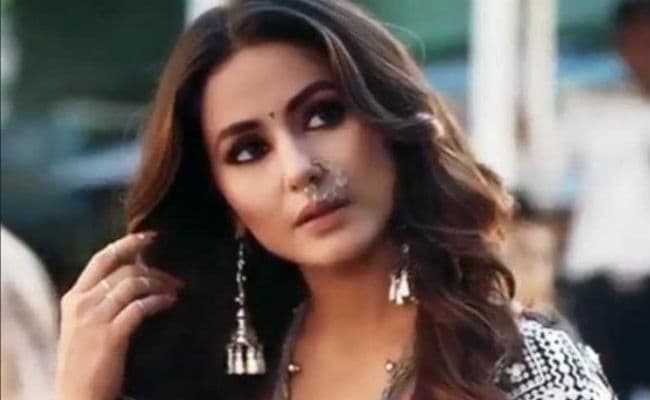 हिना खान का ट्रांसपेरेंट ड्रेस में हॉट लुक, 'नागिन' एक्ट्रेस की इस अदा पर आप हो जाएंगे   दीवाने
