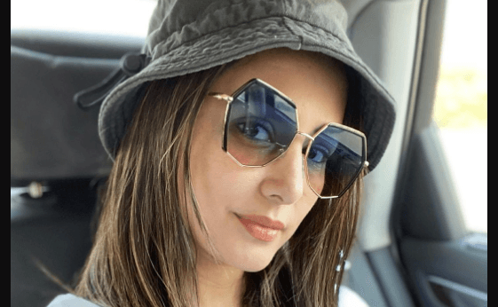 हिना खान ने कार में बैठकर कराया बोल्ड फोटोशूट, फैंस ने कमेंट में लिखा हर किसी का ख्वाब हो...