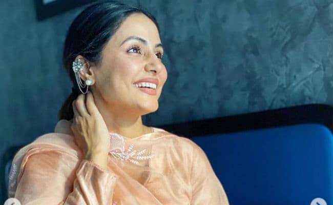 बिकनी फोटोज के बाद हिना खान का बोल्‍ड फोटोशूट वायरल, व्‍हाइट ड्रेस में बेहद हॉट दिखीं 'तूफानी सीनियर'