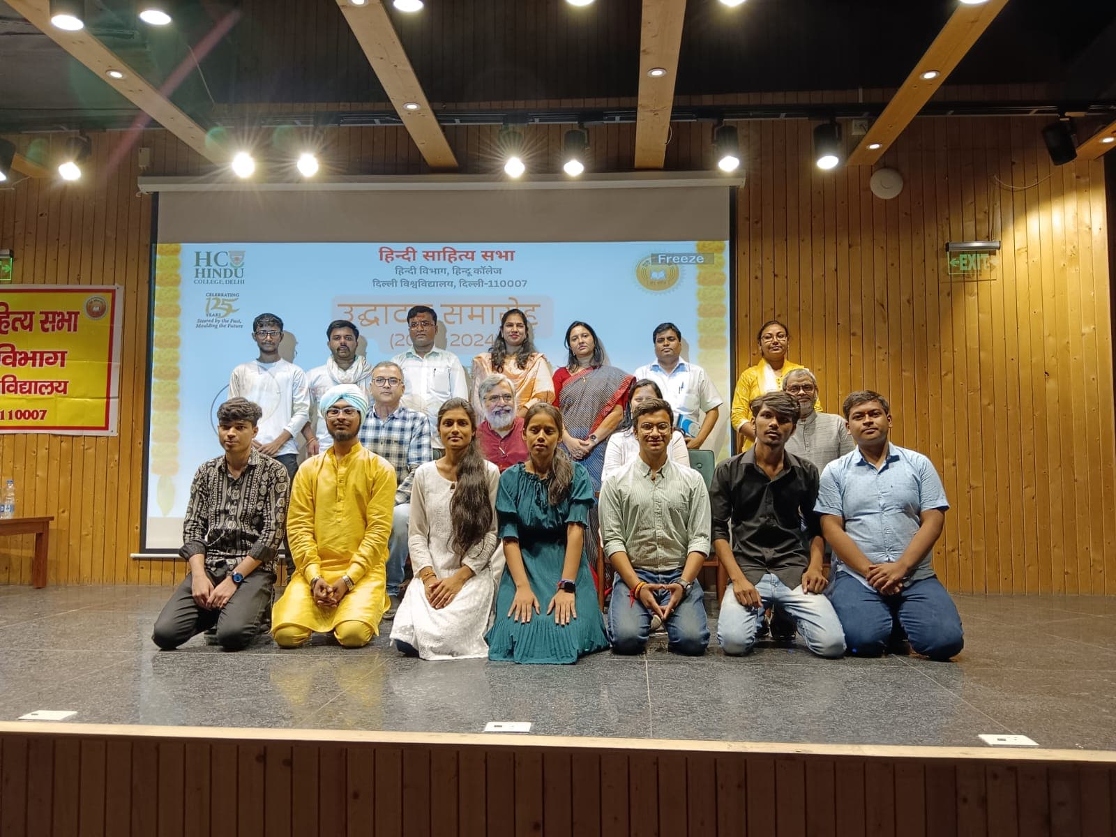 हिंदू कालेज में हिंदी साहित्य सभा : पत्रकार और लेखक प्रियदर्शन ने कहा- असंभव को भी संभव बनाता है साहित्य