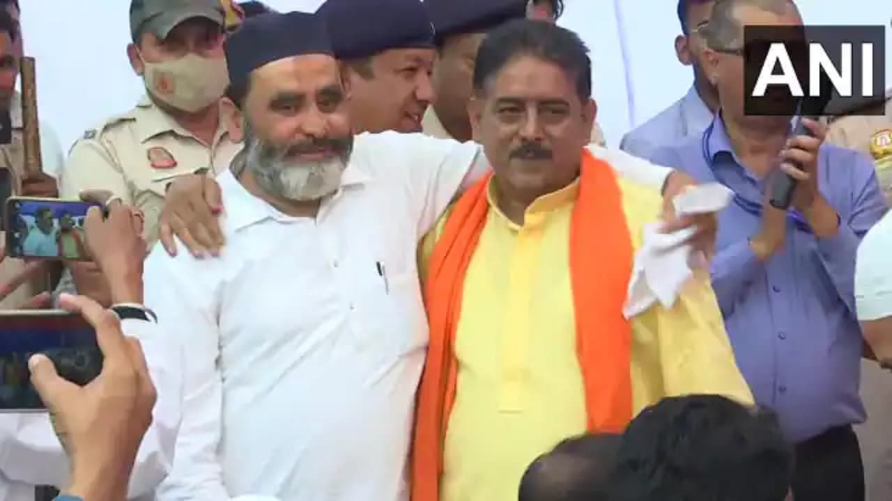 Jahangirpuri Violence: जहांगीरपुरी हिंसा के बाद साथ आए हिंदू-मुस्लिम पक्ष, बोले-  हम खुद बुझाएंगे आग