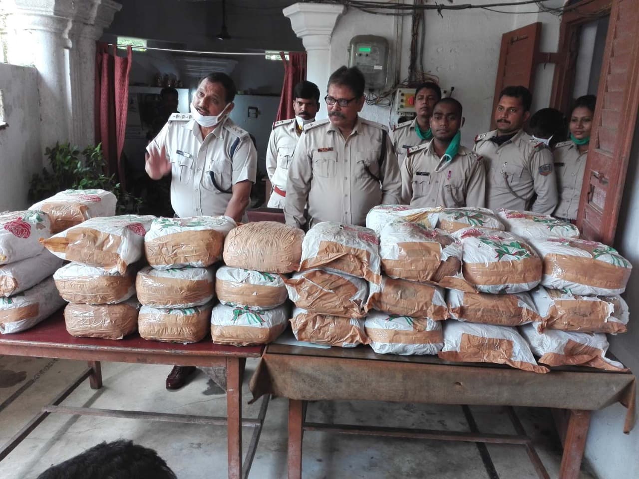 50 लाख का गांजा समेत दो गिरफ्तार, ओड़िशा से बिहार में की जा रही थी गांजे की तस्करी