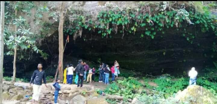 New Year 2021 : झारखंड के बरसो पानी में ताली बजाते ही होने लगती है बारिश, देखिए तस्वीरें