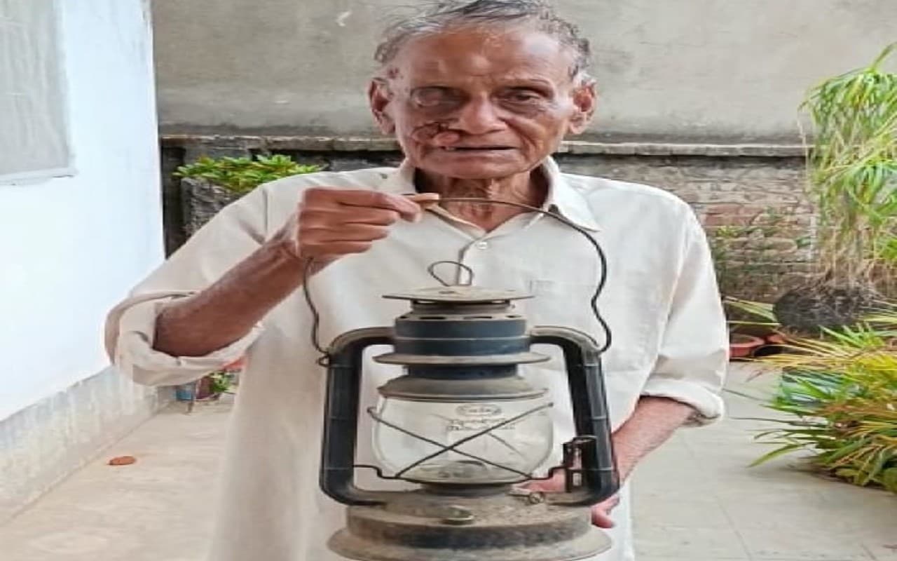 एंटीक चीजों के शौकीन हैं हजारीबाग के सुरेंद्र प्रसाद ,100 साल पुरानी लालटेन और इन चीजों को रखा है संभालकर