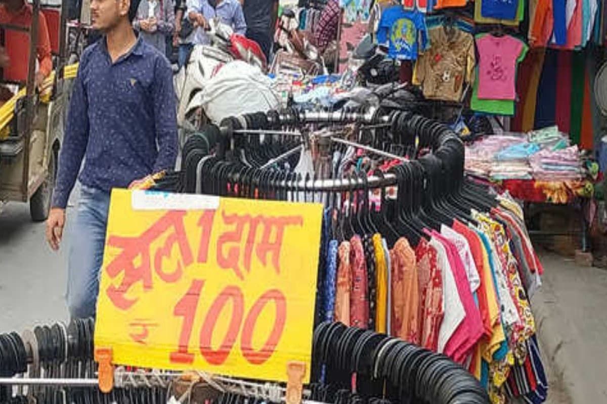 PHOTOS: ये हैं कानपुर के सबसे सस्ता मार्केट, जहां मात्र 100 रुपये मिल जाएंगे ब्रांडेड कपड़े