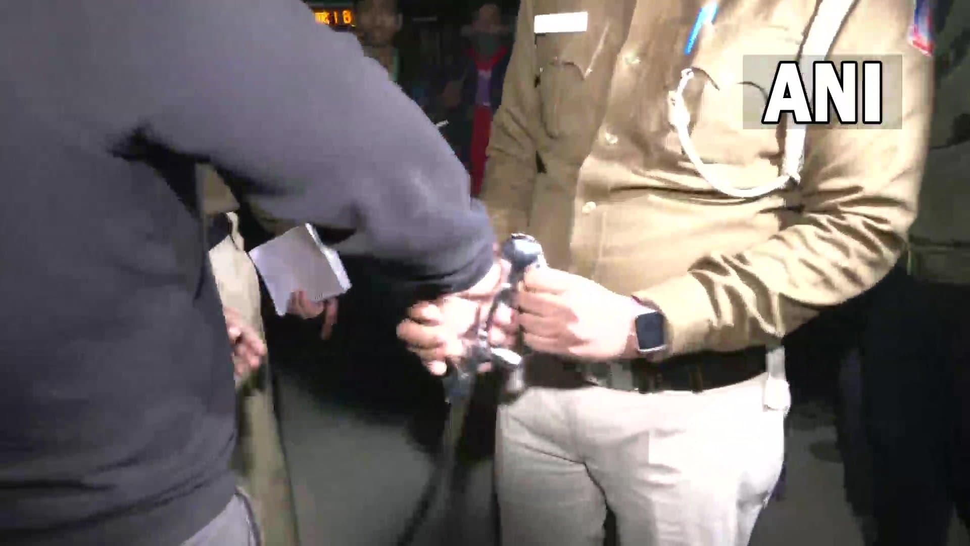 श्रद्धा वालकर हत्याकांड: गुस्साये लोगों ने किया आरोपी आफताब पर तलवार से हमला, 4 से 5 लोग गिरफ्तार