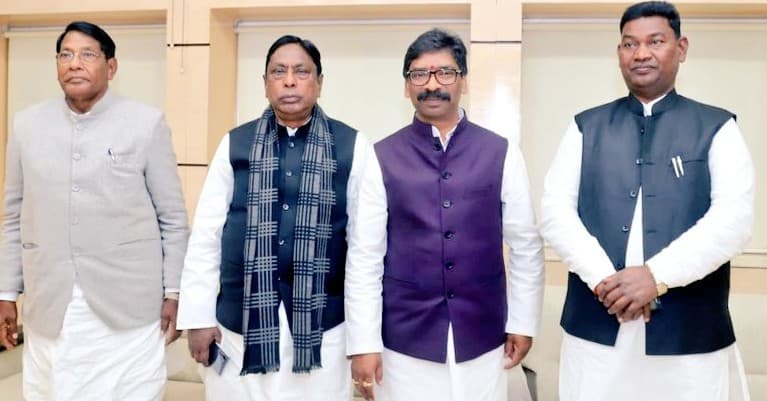 दुमका व बेरमो में यूपीए के सामने अपने वोट बैंक में सेंधमारी व एनडीए को बिखराव रोकने की होगी चुनौती