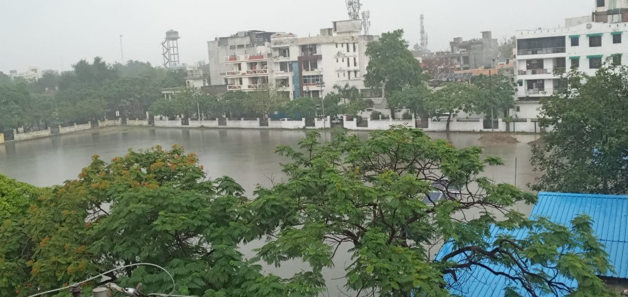 कानपुरः प्री-मानसून बारिश ने खोली नगर निगम की पोल, दर्जनों मोहल्लों में भरा पानी