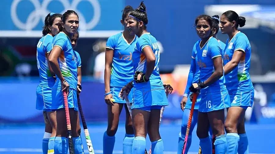 IND vs AUS: ऑस्ट्रेलियाई दौरे के लिए भारतीय महिला हॉकी टीम रवाना, सविता संभालेंगी कमान IND vs AUS: ऑस्ट्रेलियाई दौरे के लिए भारतीय महिला हॉकी टीम रवाना, सविता संभालेंगी कमान