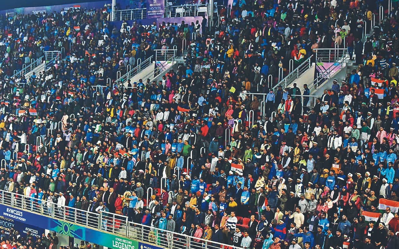 Hockey World Cup 2023: आतिशबाजी व संगीत के बीच 20 हजार दर्शकों ने बढ़ाया हौसला
