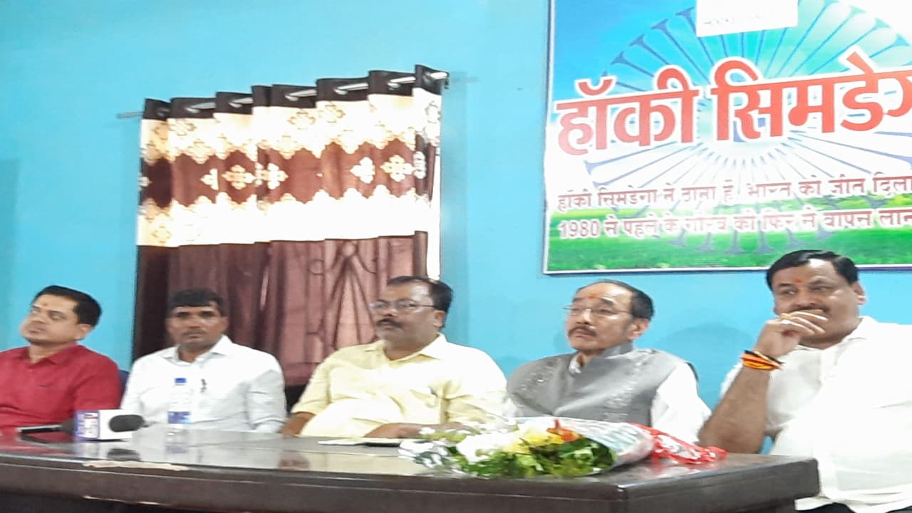 Jharkhand News : इंडिया हॉकी प्रेसिडेंट पहुंचे सिमडेगा, बोले- यहां के हॉकी खिलाड़ियों ने देश का बढ़ाया है मान