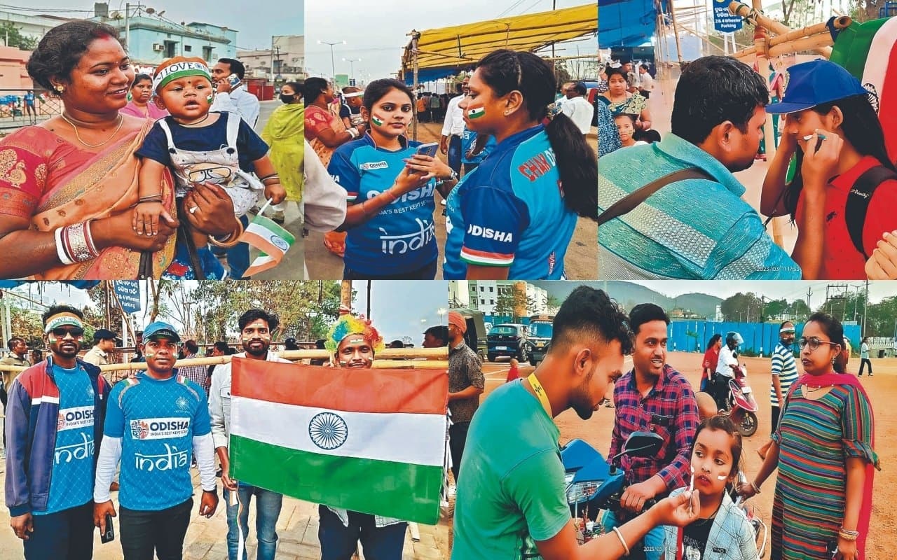 PHOTOS: सिर चढ़ कर बोल रहा हॉकी का जादू, जर्मनी-ऑस्ट्रेलिया का मैच देखने उमड़े खेल प्रेमी