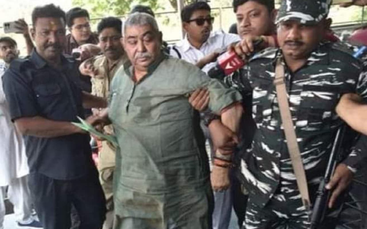 Anubrata Mondal: आर्थिक लेन देन को लेकर ईडी की पुछताछ शुरू, अनुब्रत का हुआ हेल्थ चेकअप, जानें अपडेट