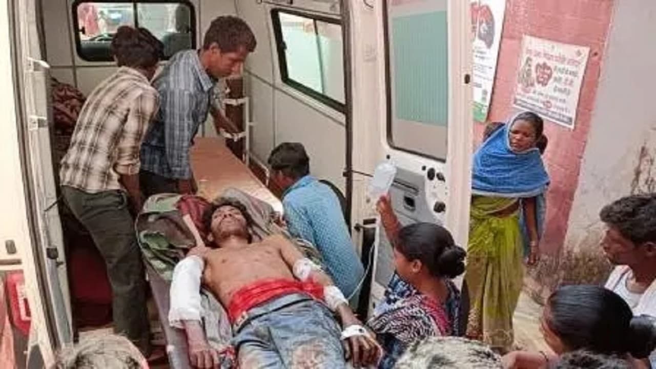 Holi 2022:गम में बदलीं होलिका दहन की खुशियां, आपसी विवाद में मारी गोली, आदिम जनजाति समुदाय के 2 लोग गंभीर Holi 2022:गम में बदलीं होलिका दहन की खुशियां, आपसी विवाद में मारी गोली, आदिम जनजाति समुदाय के 2 लोग गंभीर