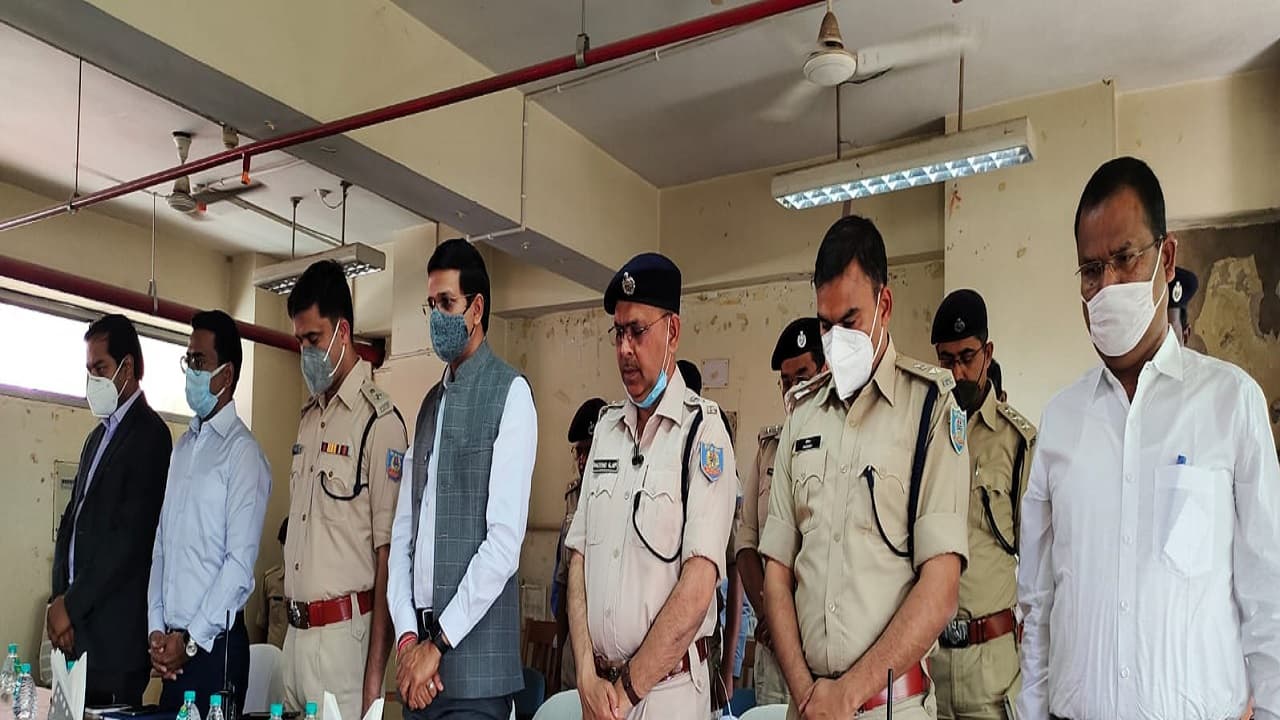 Jharkhand News:होली व शब-ए-बारात को लेकर शांति समिति की बैठक में रांची के उपायुक्त व एसएसपी ने की ये अपील Jharkhand News:होली व शब-ए-बारात को लेकर शांति समिति की बैठक में रांची के उपायुक्त व एसएसपी ने की ये अपील