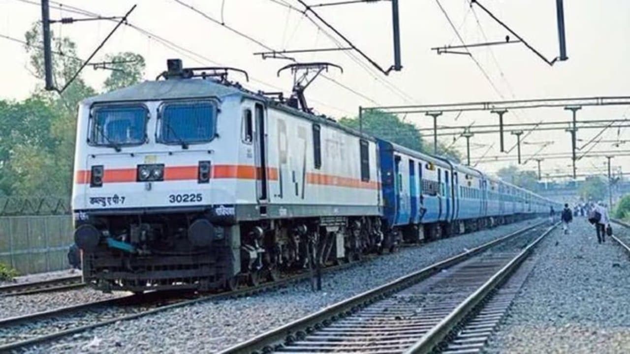 Navratri Special Train: नवरात्रि में श्रद्धालुओं के लिए रेलवे का तोहफा? जानें, मैहर स्टेशन पर किन स्पेशल ट्रेनों का होगा ठहराव