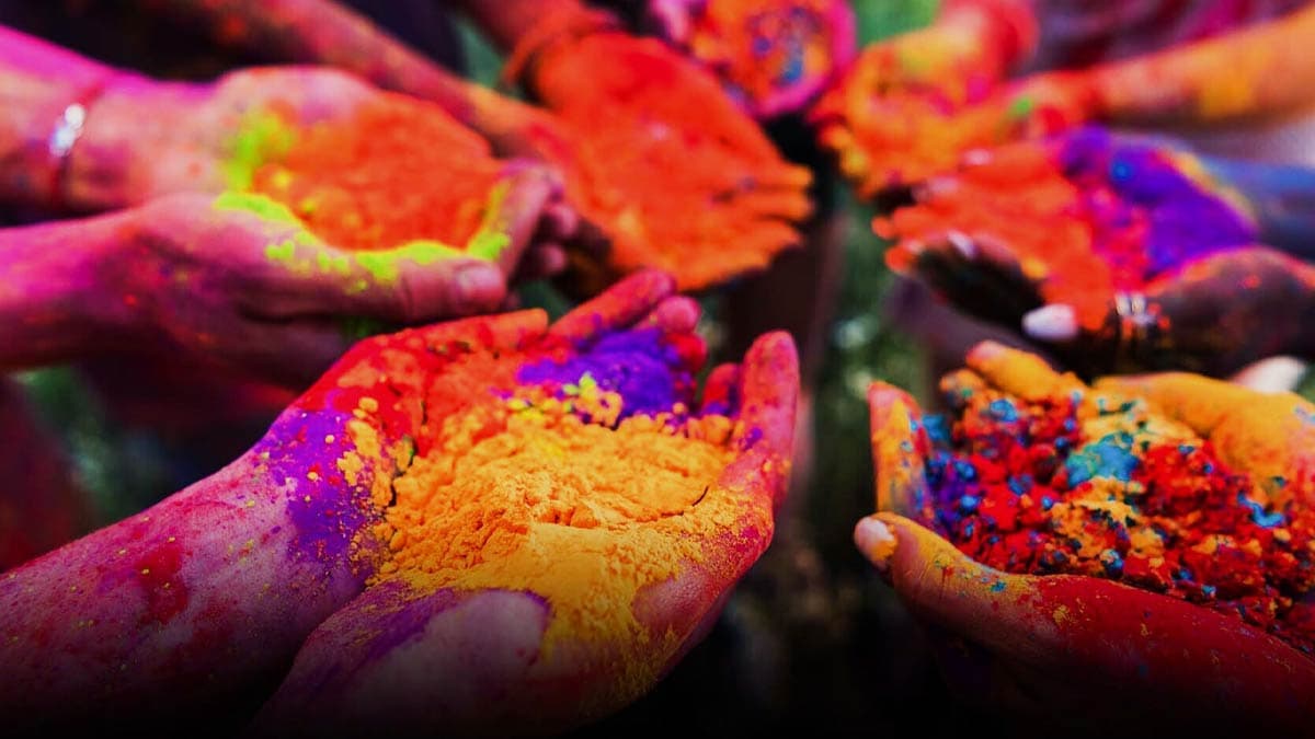 पाकिस्‍तान के उच्‍च शिक्षा आयोग ने यूनिवर्सिटी में होली पर लगाया बैन, बताया- इस्‍लाम पर खतरा?