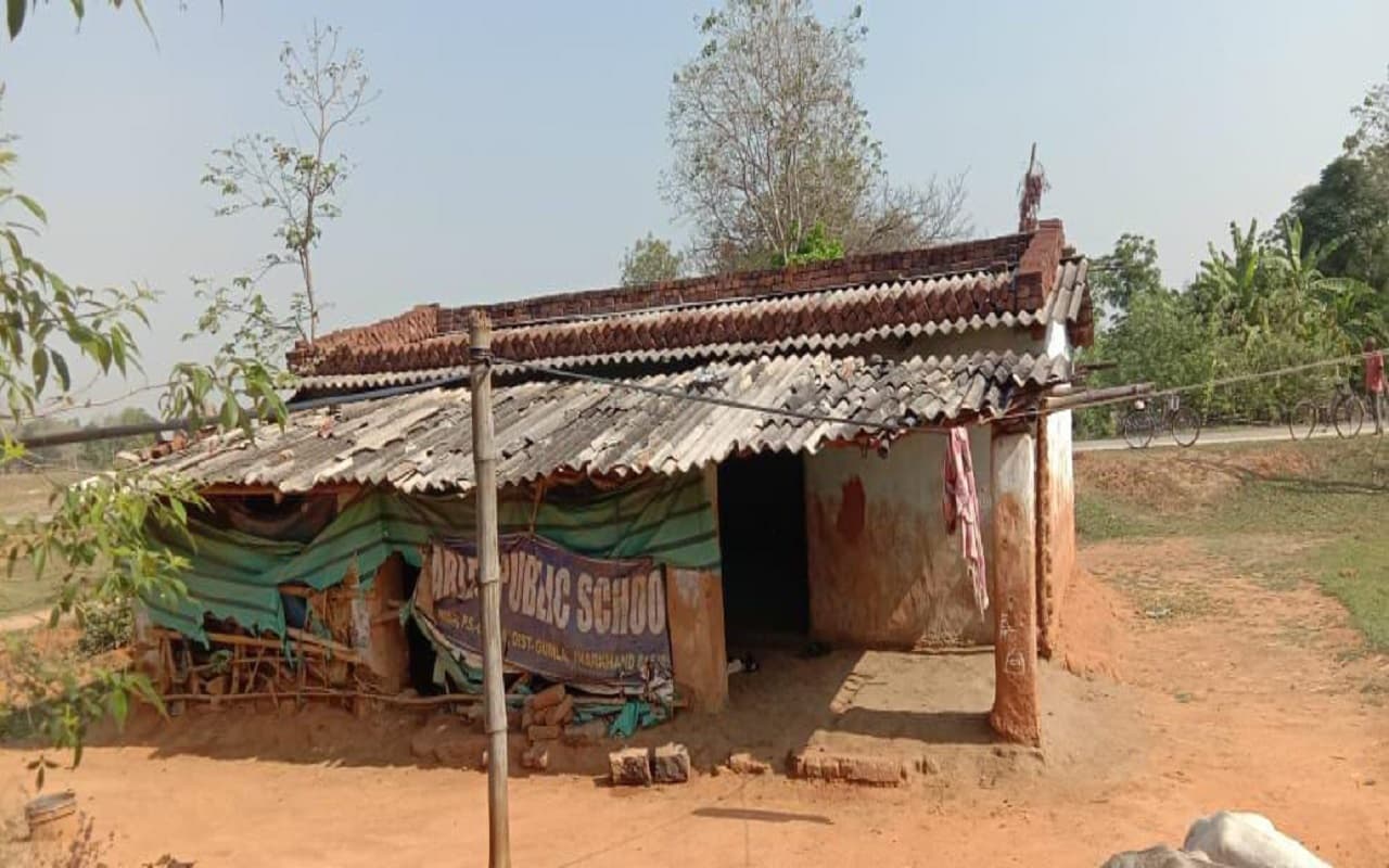 जलमीलार है खराब, कुएं से पानी भरने के दौरान फिसलकर गिरने से 7 साल के बच्चे की मौत, मुआवजे की मांग