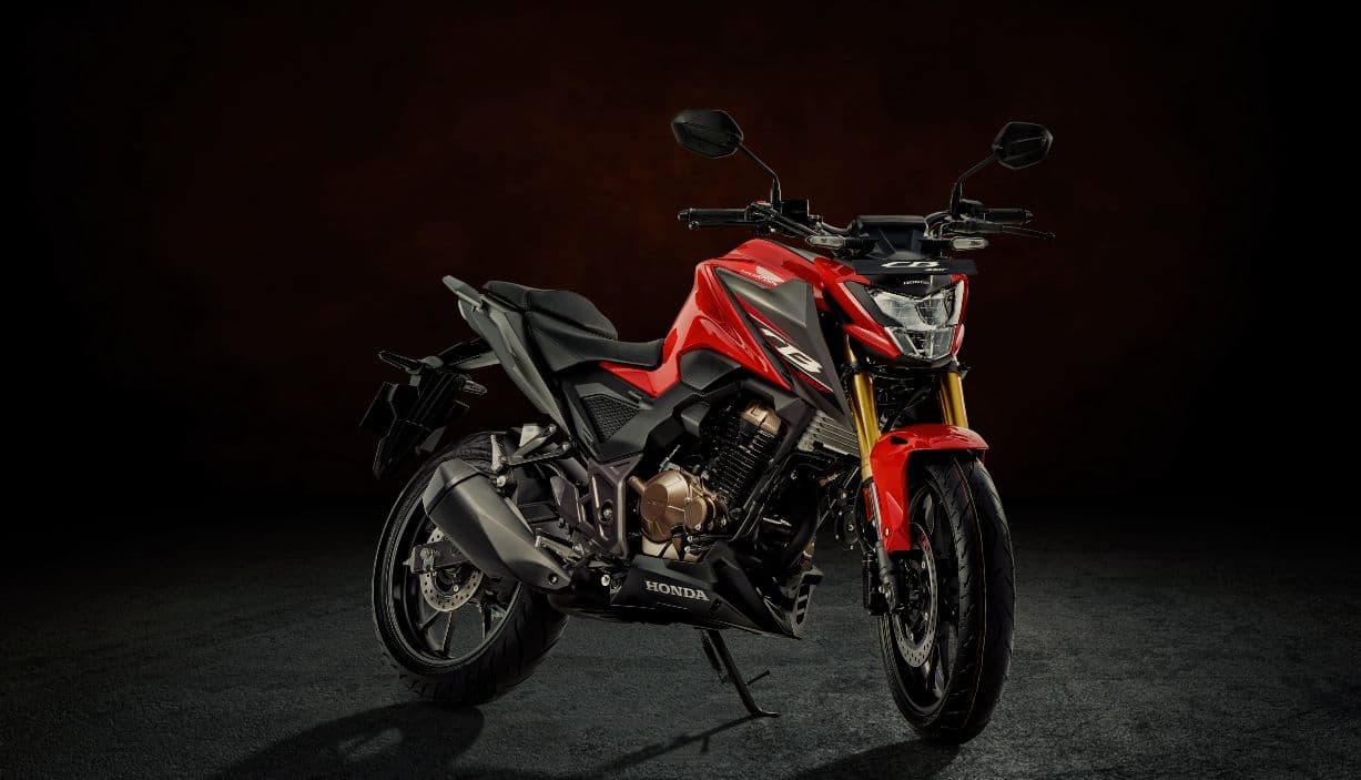Honda ने लॉन्च की अपनी नयी CB300F, जानें कीमत और फीचर्स से जुड़ी सभी डीटेल्स
