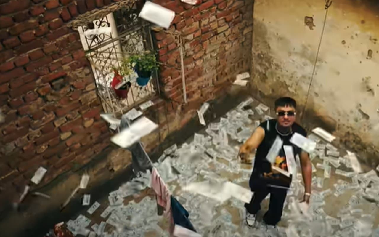 Honey Singh: हनी सिंह ने सड़कों पर घूम-घूमकर लुटाए पैसे, यकीन ना हो तो देखें ये वायरल वीडियो