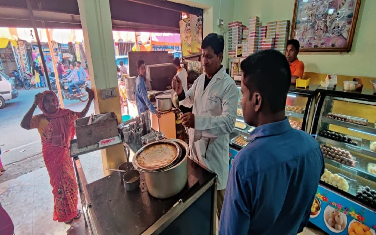 Diwali 2022: दिवाली पर मिलावटी पनीर, मिल्क केक और रसगुल्ला तो नहीं खा रहे ! ऐसे हुआ खुलासा