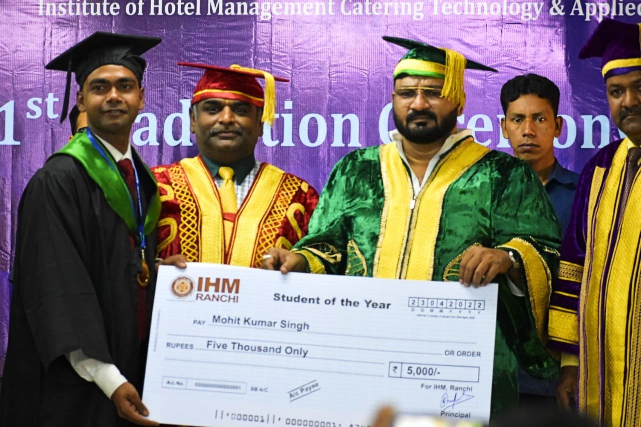 इंस्टीट्यूट ऑफ होटल मैनेजमेंट रांची में ग्रेजुएशन सेरेमनी, मोहित कुमार सिंह स्टूडेंट ऑफ द ईयर बने