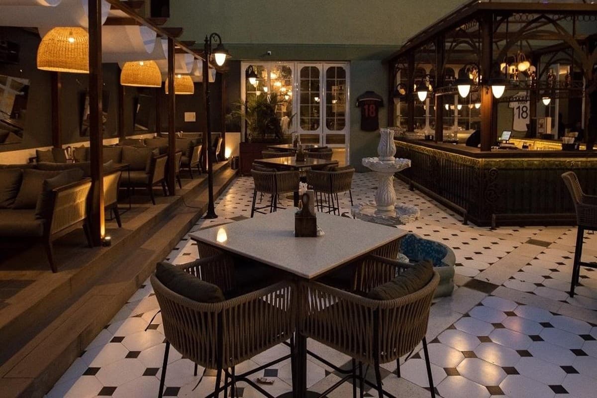 PHOTOS: विराट कोहली का नया रेस्टोरेंट आपने देखा क्या? अंदर की तस्वीरें देख आप भी हो जाएंगे कायल, जानिए लोकेशन