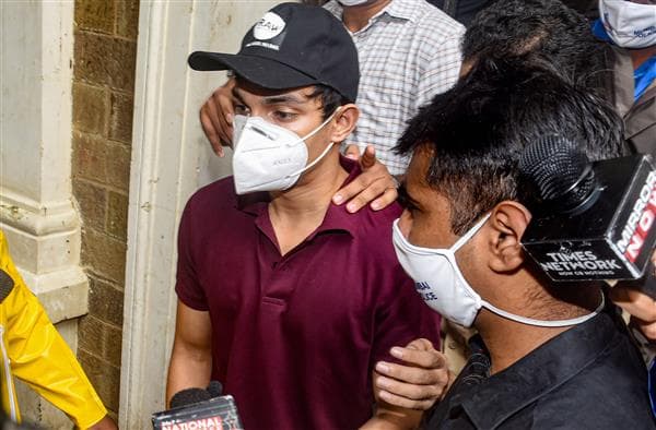 Rhea Chakraborty: ड्रग्स केस में NCB की बड़ी कार्रवाई, शौविक चक्रवर्ती के पेडलर दोस्त को पकड़ा