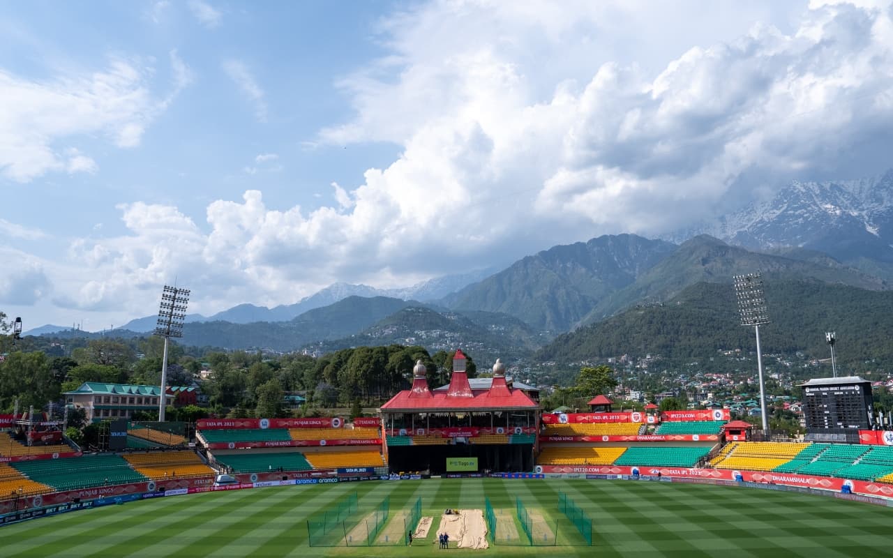 PBKS vs DC Weather-Pitch: 10 साल बाद धर्मशाला में खेला जाएगा IPL मैच, जानें कैसी है पिच और मौसम का हाल