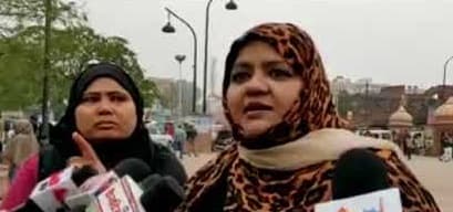 CM हाउस घेरने की तैयारी में थी शायर मुनव्वर राणा की बेटियां, पुलिस ने किया नजरबंद