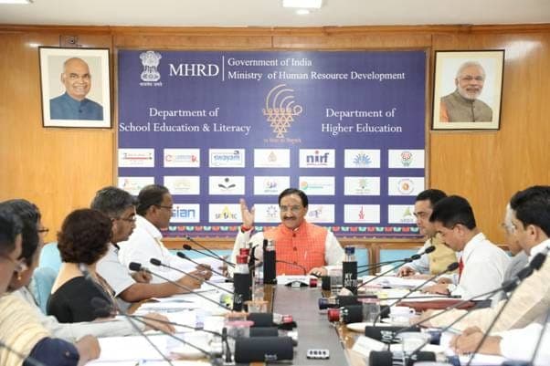 15 अप्रैल से खुलेंगे स्कूल और कॉलेज ! शिक्षा मंत्री ने दिया ये जवाब