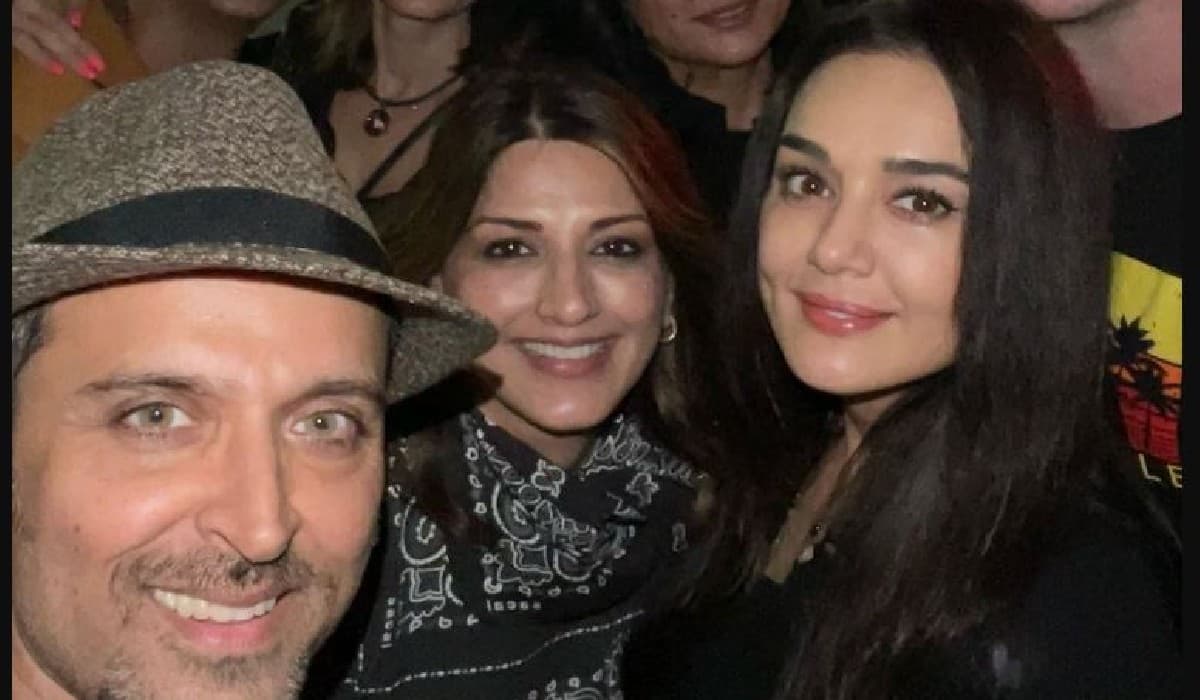 ऋतिक रोशन ने प्रीति जिंटा और सोनाली संग शेयर की सेल्फी, तसवीर में सुजैन खान और अर्सलान भी दिखे